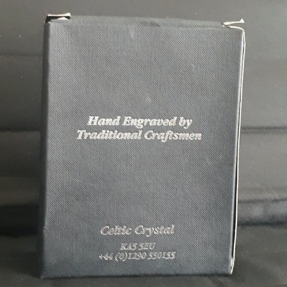 Handcrafted in Scotland Burns Crystal Desk Clock with Trinity Knot - Picture 7 of 15